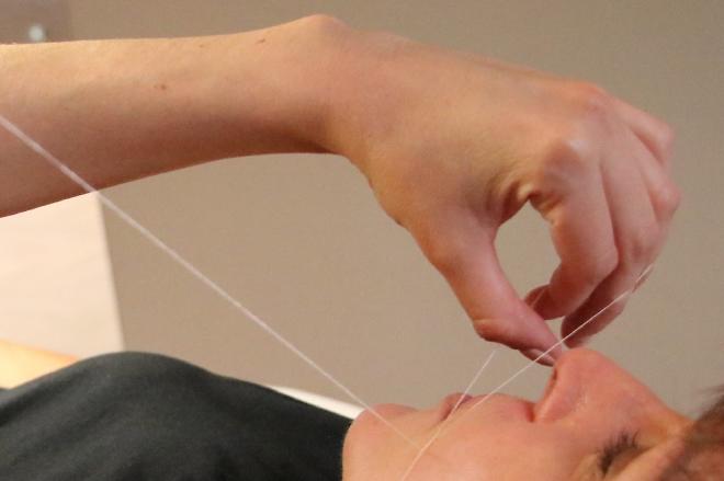 Epilation au fil du visage